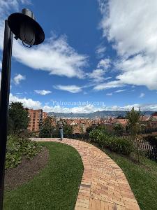 Apartamento de 3 alcobas en venta en Lindaraja, Bogotá, 195 m² · foto 3 de 19