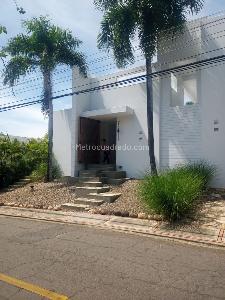 Casa de 4 alcobas en venta en Peñalisa, Girardot, 565 m² · foto 2 de 18