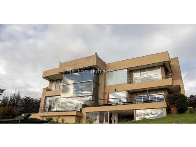Casa de 5 alcobas en venta en Sindamanoy, Chía, 950 m² · foto 2 de 20