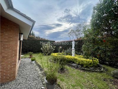 Casa de 4 alcobas en venta en Baskinta, Cajicá, 352 m² · foto 2 de 20