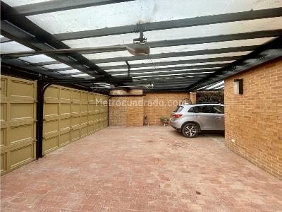Casa de 4 alcobas en venta en Baskinta, Cajicá, 352 m² · foto 3 de 20