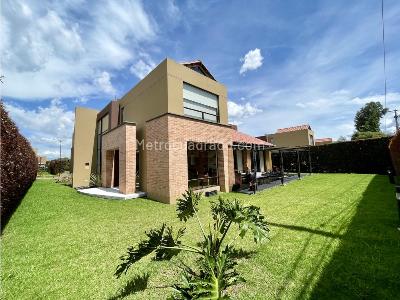 Casa de 4 alcobas en venta en Kalamary, Chía, 450 m² · foto 10 de 18