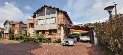 Casa de 4 alcobas en venta en San Jose De Bavaria, Bogotá, 280 m² · foto 2 de 20