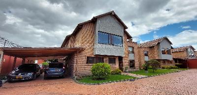 Casa de 4 alcobas en venta en San Jose De Bavaria, Bogotá, 400 m² · foto 2 de 20