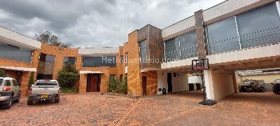 Casa de 5 alcobas en venta en San Jose De Bavaria, Bogotá, 294 m² · foto 2 de 20