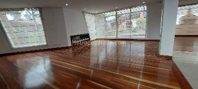 Casa de 5 alcobas en venta en San Jose De Bavaria, Bogotá, 294 m² · foto 3 de 20