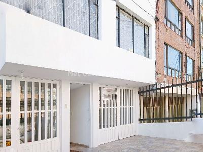 Casa de 5 alcobas en venta en Cedritos Capri, Bogotá, 317 m² · foto 3 de 20