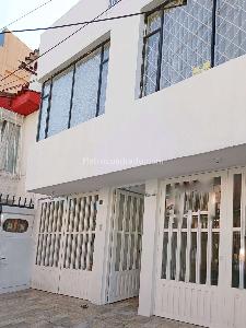 Casa de 5 alcobas en venta en Cedritos Capri, Bogotá, 317 m² · foto 2 de 20