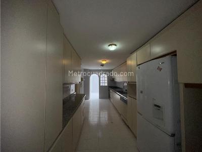 Apartamento de 3 alcobas en venta en Chico, Bogotá, 186 m² · foto 10 de 20