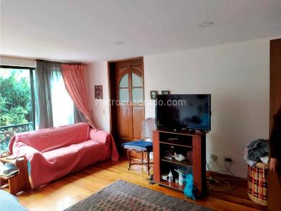 Casa de 4 alcobas en venta en Santa Ana Occidental, Bogotá, 500 m² · foto 3 de 20