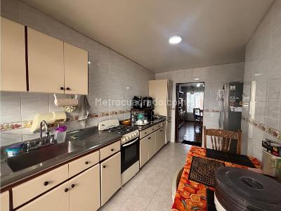 Casa de 4 alcobas en venta en Las Villas, Bogotá, 210 m² · foto 9 de 20