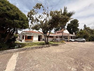 Casa de 4 alcobas en venta en San Jose De Bavaria, Bogotá, 270 m² · foto 1 de 20