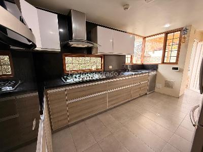 Casa de 4 alcobas en venta en San Jose De Bavaria, Bogotá, 270 m² · foto 8 de 20