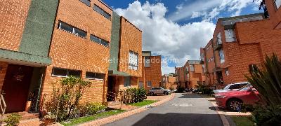 Casa de 3 alcobas en venta en Bosques De Provenza, Bogotá, 188 m² · foto 2 de 20