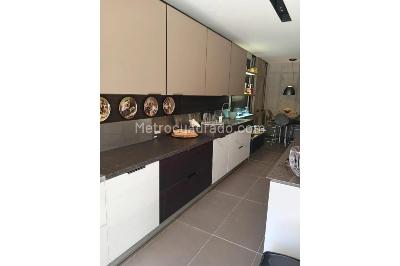 Apartamento de 3 alcobas en arriendo en Chico, Bogotá, 200 m² · foto 4 de 15