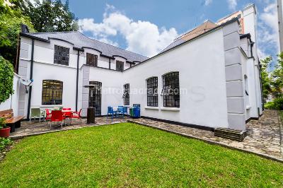 Casa de 5 alcobas en venta en Los Rosales, Bogotá, 600 m² · foto 2 de 13