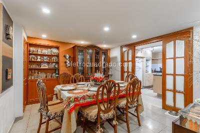 Casa de 5 alcobas en venta en Niza, Bogotá, 454 m² · foto 7 de 20