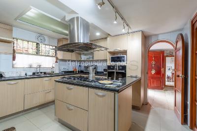 Casa de 5 alcobas en venta en Niza, Bogotá, 454 m² · foto 8 de 20