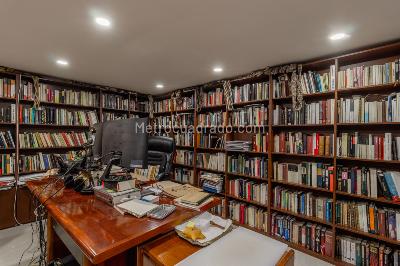 Casa de 5 alcobas en venta en Niza, Bogotá, 454 m² · foto 13 de 20
