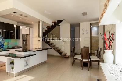 Casa en venta en Alhambra, Bogotá · foto 3 de 17
