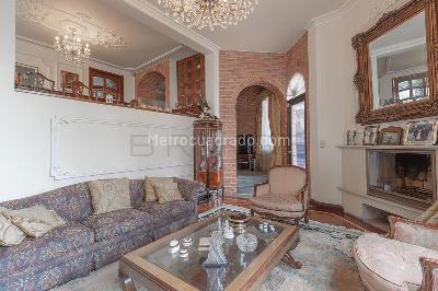 Casa de 5 alcobas en venta en Los Naranjos, Bogotá, 420 m² · foto 2 de 20