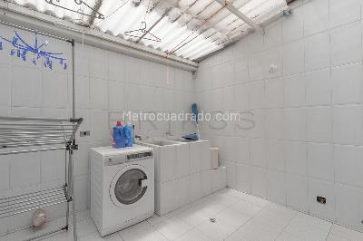 Casa de 5 alcobas en venta en Los Naranjos, Bogotá, 420 m² · foto 5 de 20