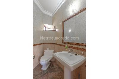 Casa de 5 alcobas en venta en Los Naranjos, Bogotá, 420 m² · foto 15 de 20