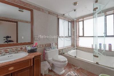 Casa de 5 alcobas en venta en Los Naranjos, Bogotá, 420 m² · foto 19 de 20