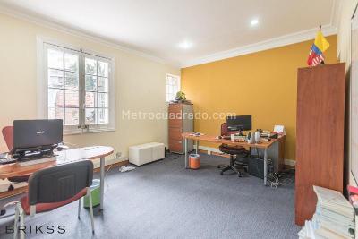 Casa de 5 alcobas en venta en La Macarena, Bogotá, 571 m² · foto 3 de 18