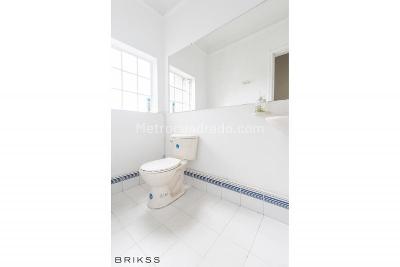 Casa de 5 alcobas en venta en La Macarena, Bogotá, 571 m² · foto 4 de 18