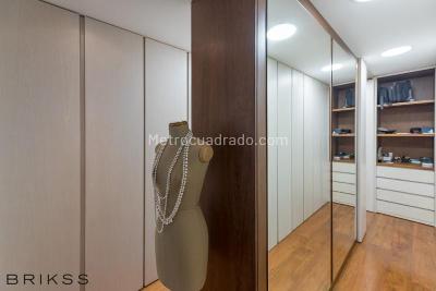 Apartamento de 3 alcobas en venta en Los Rosales, Bogotá, 280 m² · foto 9 de 17