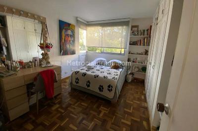 Apartamento de 3 alcobas en venta en El Tesoro, Medellín, 165 m² · foto 7 de 11
