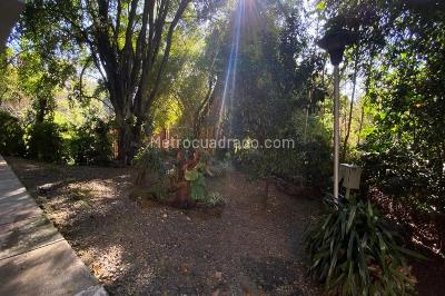 Apartamento de 3 alcobas en venta en El Tesoro, Medellín, 165 m² · foto 10 de 11