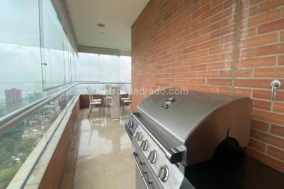 Apartamento de 3 alcobas en venta en El Poblado, Medellín, 408 m² · foto 3 de 16