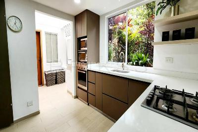 Casa de 4 alcobas en venta en El Poblado, Medellín, 385 m² · foto 8 de 16