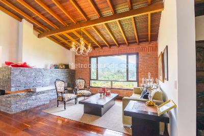 Casa de 3 alcobas en venta en La Catedral, Envigado, 260 m² · foto 2 de 20