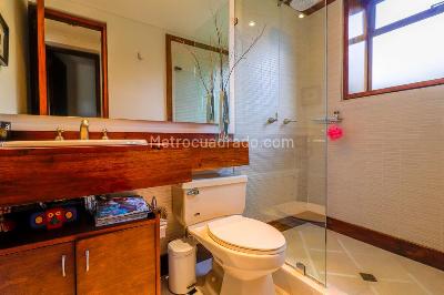 Casa de 3 alcobas en venta en Loma Del Ecobero, Envigado, 450 m² · foto 15 de 20