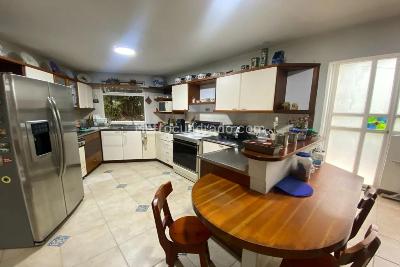 Casa de 3 alcobas en venta en La Calera, Medellín, 344 m² · foto 12 de 20