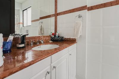 Apartamento de 3 alcobas en arriendo en Usaquen, Bogotá, 289 m² · foto 18 de 20