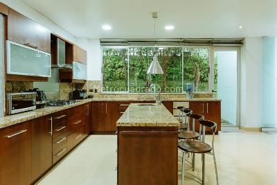 Casa de 4 alcobas en venta en Los Balsos, Medellín, 593 m² · foto 4 de 15