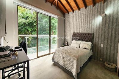 Casa de 3 alcobas en venta en El Poblado, Medellín, 446 m² · foto 13 de 18
