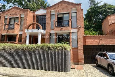 Casa de 3 alcobas en venta en Benedictinos, Envigado, 391 m² · foto 2 de 20
