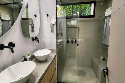 Apartamento de 3 alcobas en venta en El Poblado, Medellín, 250 m² · foto 16 de 17