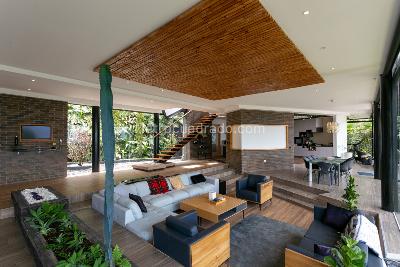 Casa de 3 alcobas en venta en Altos Del Poblado, Medellín, 412 m² · foto 2 de 20