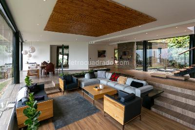 Casa de 3 alcobas en venta en Altos Del Poblado, Medellín, 412 m² · foto 3 de 20