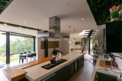 Casa de 3 alcobas en venta en Altos Del Poblado, Medellín, 412 m² · foto 8 de 20