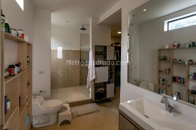 Casa de 3 alcobas en venta en Altos Del Poblado, Medellín, 412 m² · foto 13 de 20