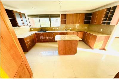 Apartamento de 4 alcobas en venta en El Poblado, Medellín, 403 m² · foto 9 de 20