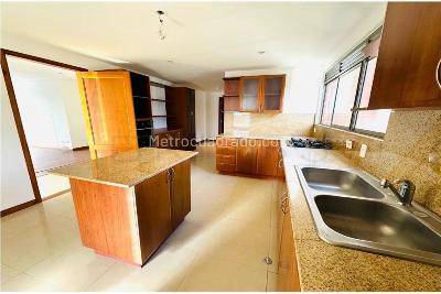 Apartamento de 4 alcobas en venta en El Poblado, Medellín, 403 m² · foto 10 de 20