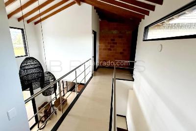 Casa de 4 alcobas en venta en Sector Charco Azul, Envigado, 400 m² · foto 4 de 11